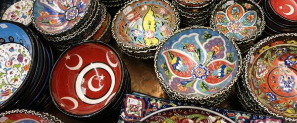 bunte türkische Keramikschalen
