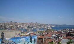 Blick über die Dächer Istanbuls und das Marmarameer