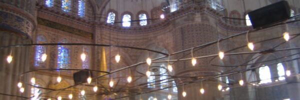 Die Lichterkränze der Sultanahmet Moschee