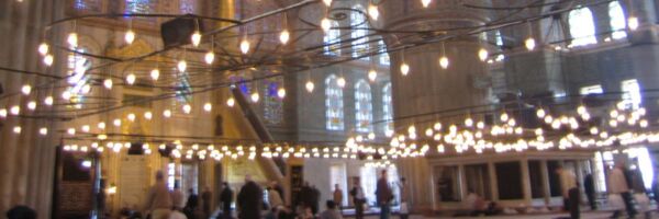 Die Lichterkränze der Sultanahmet Moschee